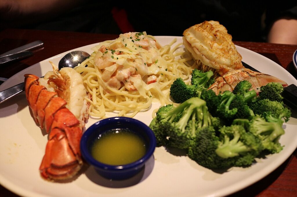 1280px-Red_Lobster_-_Lobster_Lovers_Dream_(16867521751)