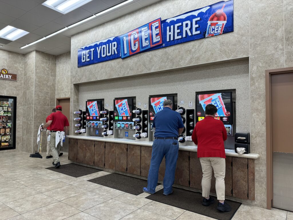 3840px-Buc-ee's_Sevierville_-_October_24_2023_-_Sarah_Stierch_11