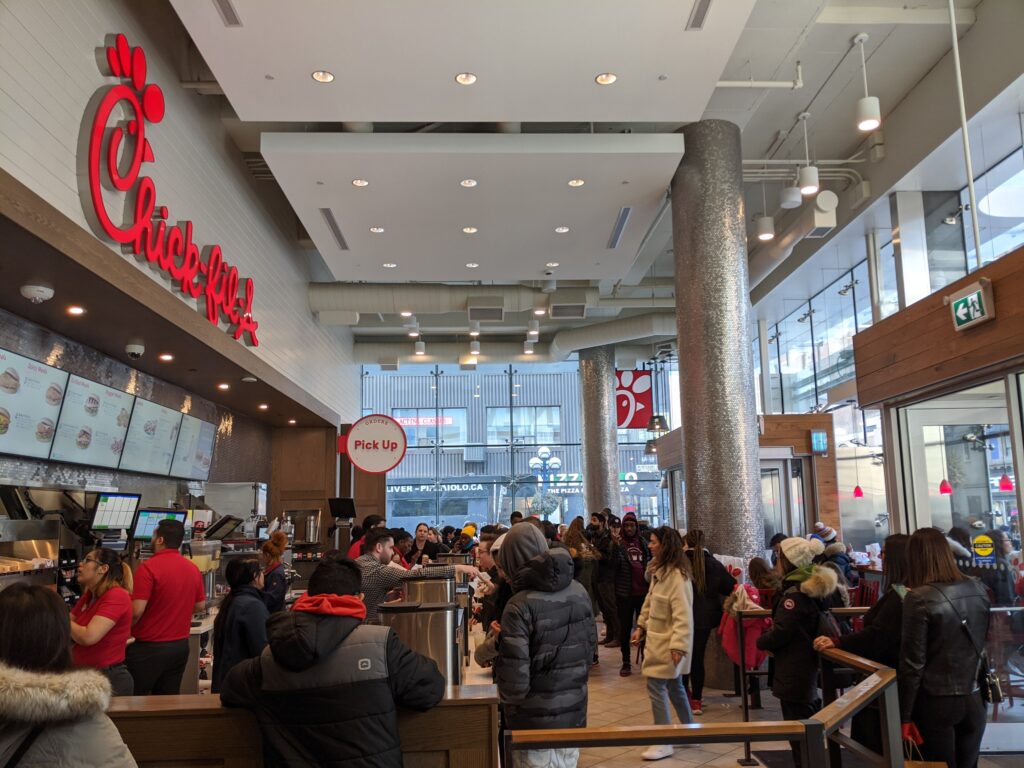 3840px-Chick-fil-A_at_Yonge_and_Bloor_-_04