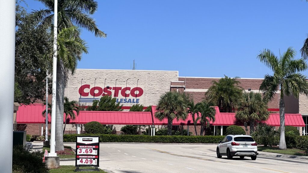 3840px-Costco_Naples