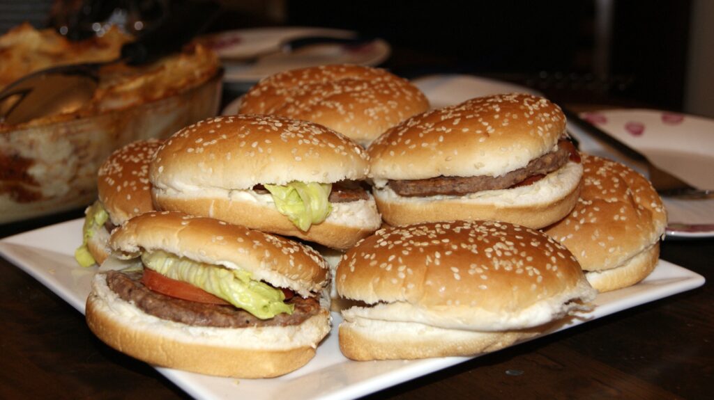 pexels-burger-1835602
