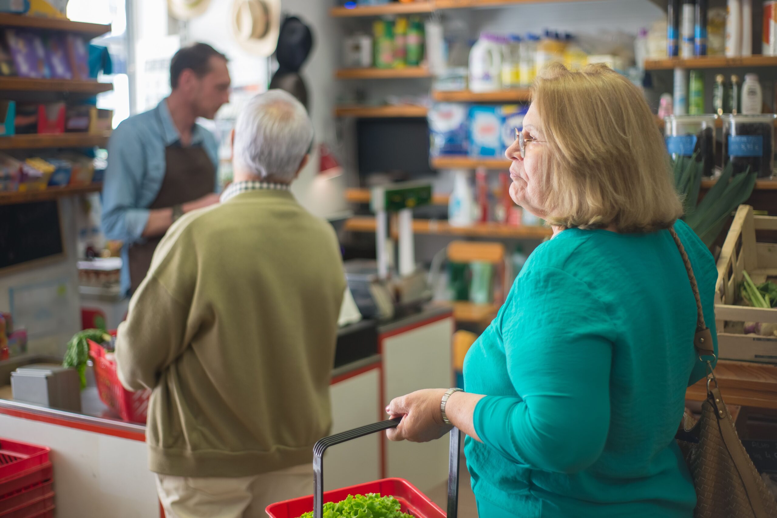8 Ways People Are Cutting Their Grocery Bills in Half Without Touching a Single Coupon